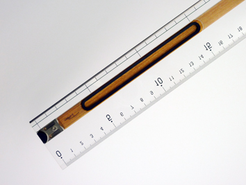 ユニバーサル定規３５ｃｍ（Tapiro 2 Wood）,UniversalRuler,エラストマーゴム製の滑り止め,カルトナージュ,カルトン,ずれないカッティング定規,滑らないカッティング定規・Non-slip cutting ruler